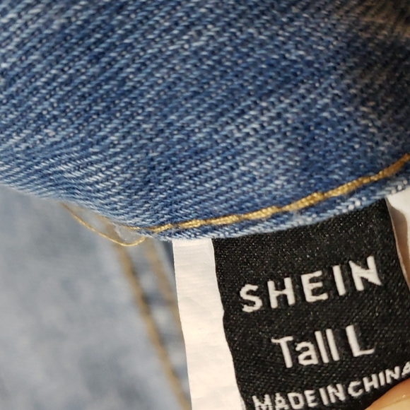 ❤️5/$25 EUC Shein Distressed Jeans - Picture 4 of 5